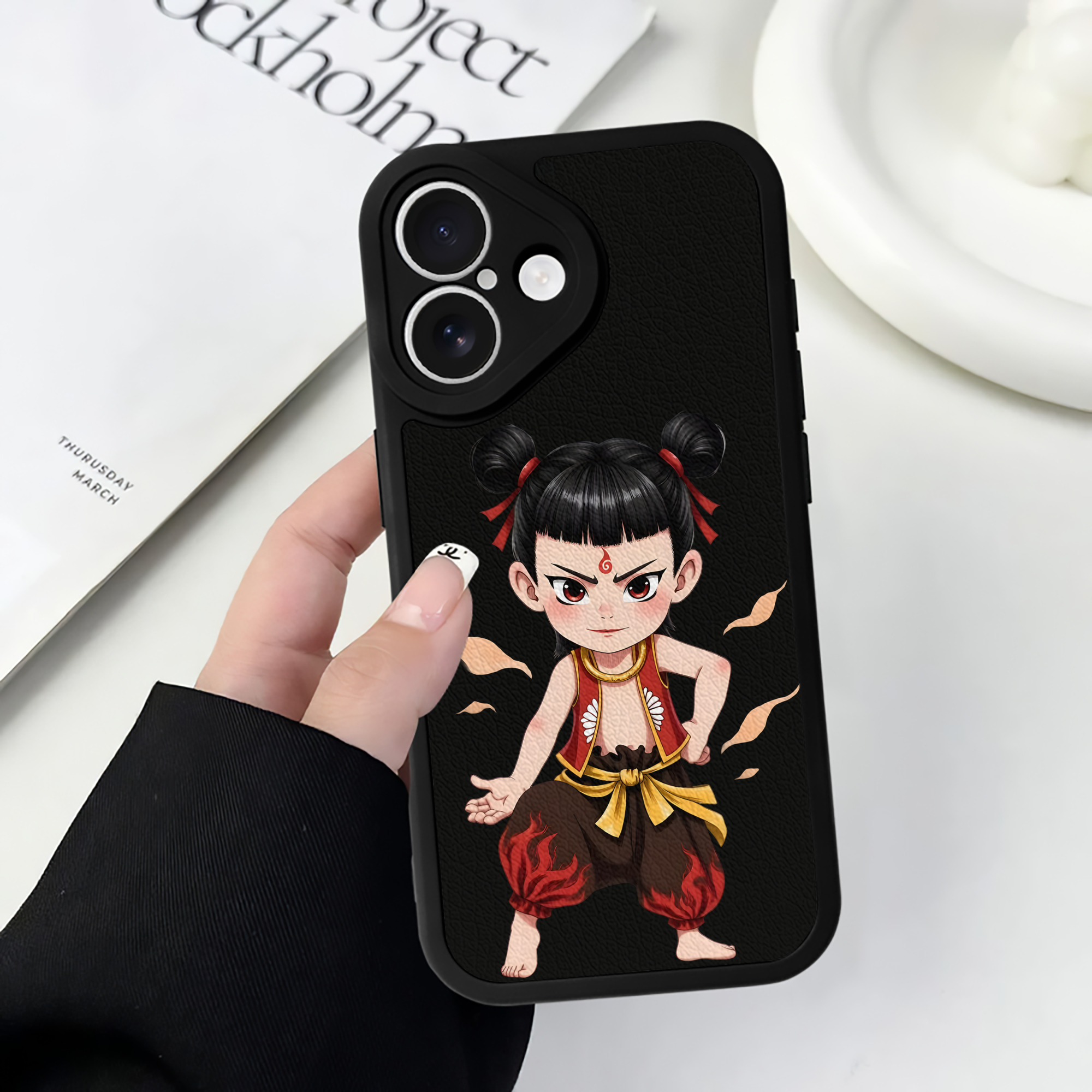（画像用） Ne Zha 2 ナタ 魔童の大暴れ 【iPhone 16シリーズ対応】シリコンスマホケース（レザー調） 材質：シリコン